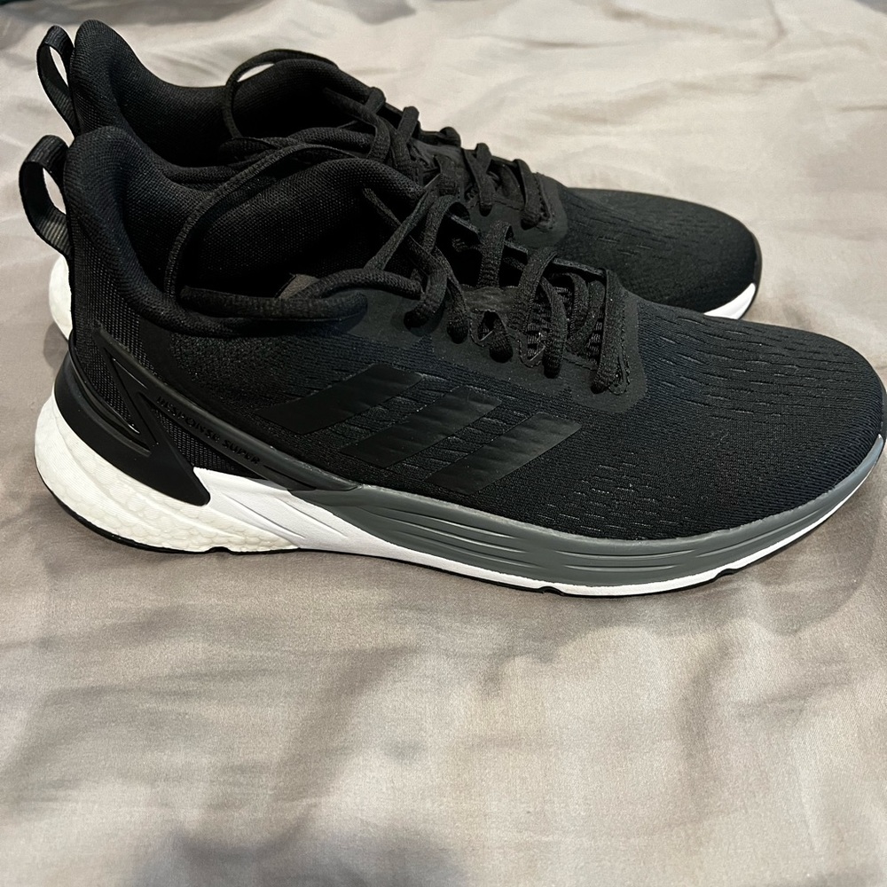 Adidas Woman’s Response Super size 9